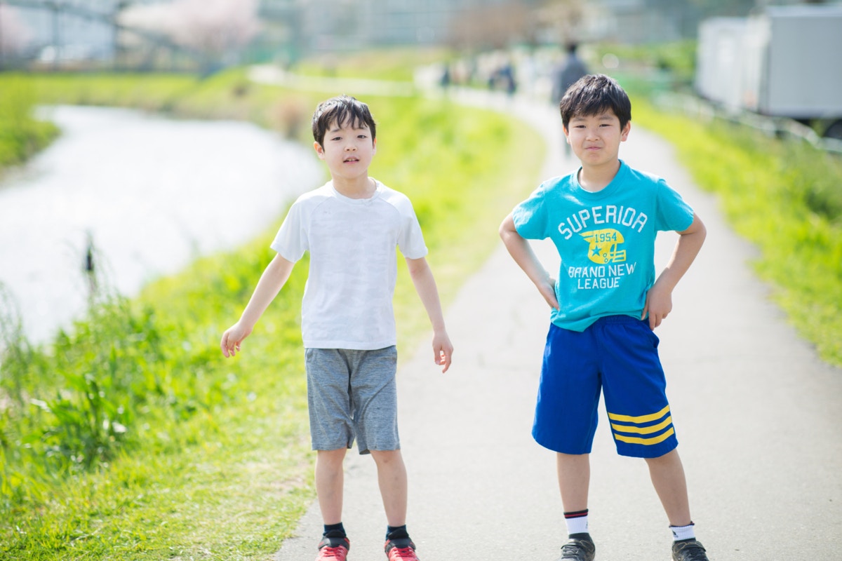小学生　男の子　2人