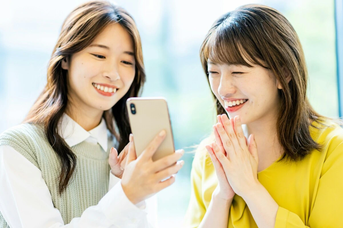 女性　親友　ママ　2人