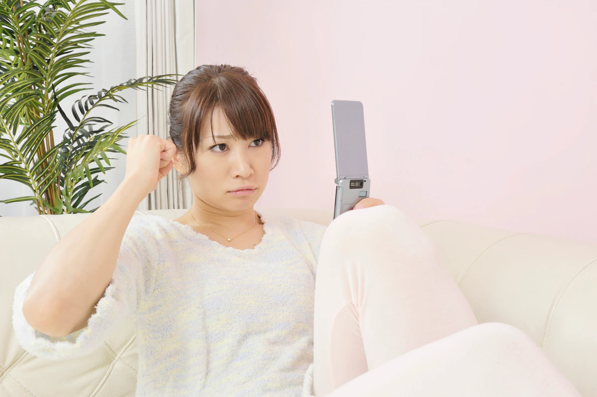 メール　女性　むかつく