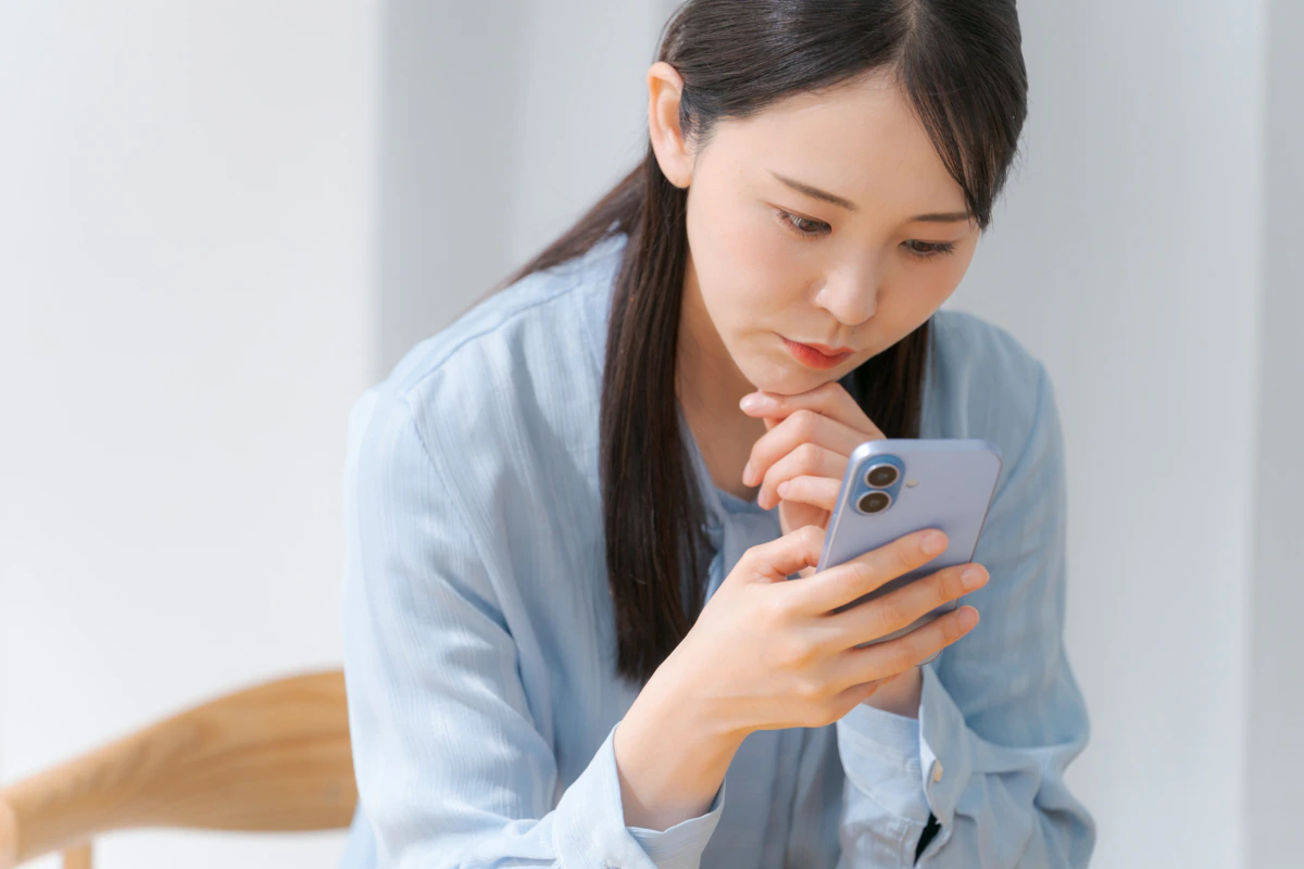 女性　メール　悩む