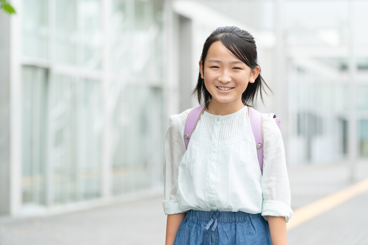 笑顔　小学生　通学路