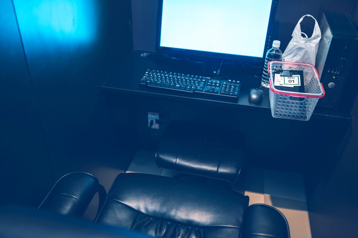 ネットカフェ　ブース