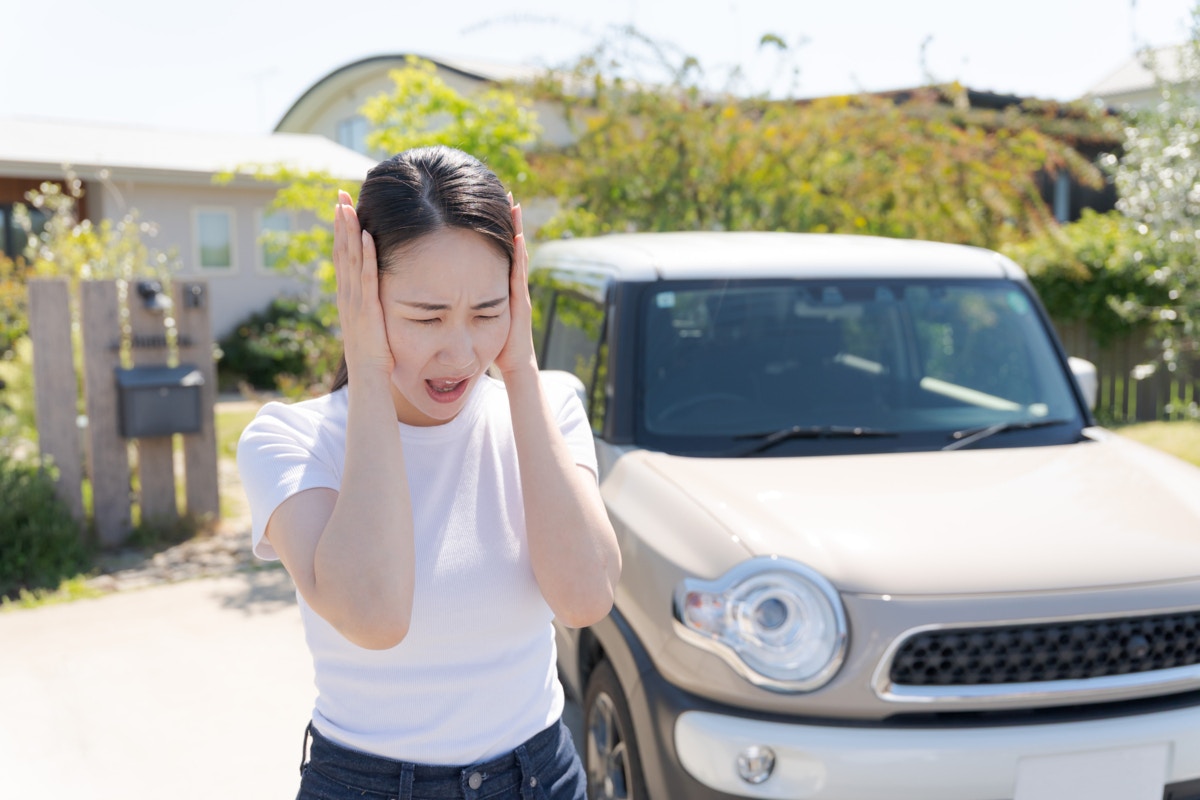 女性　ショック　庭