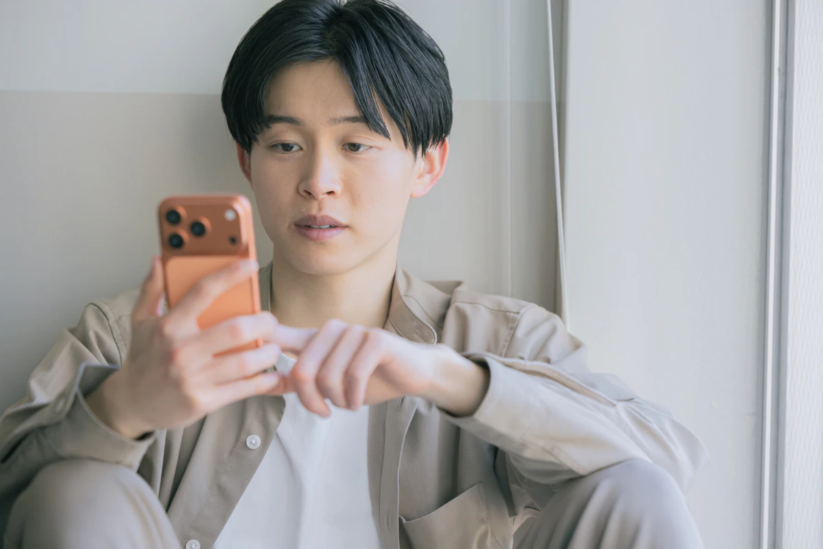 男性　スマホ
