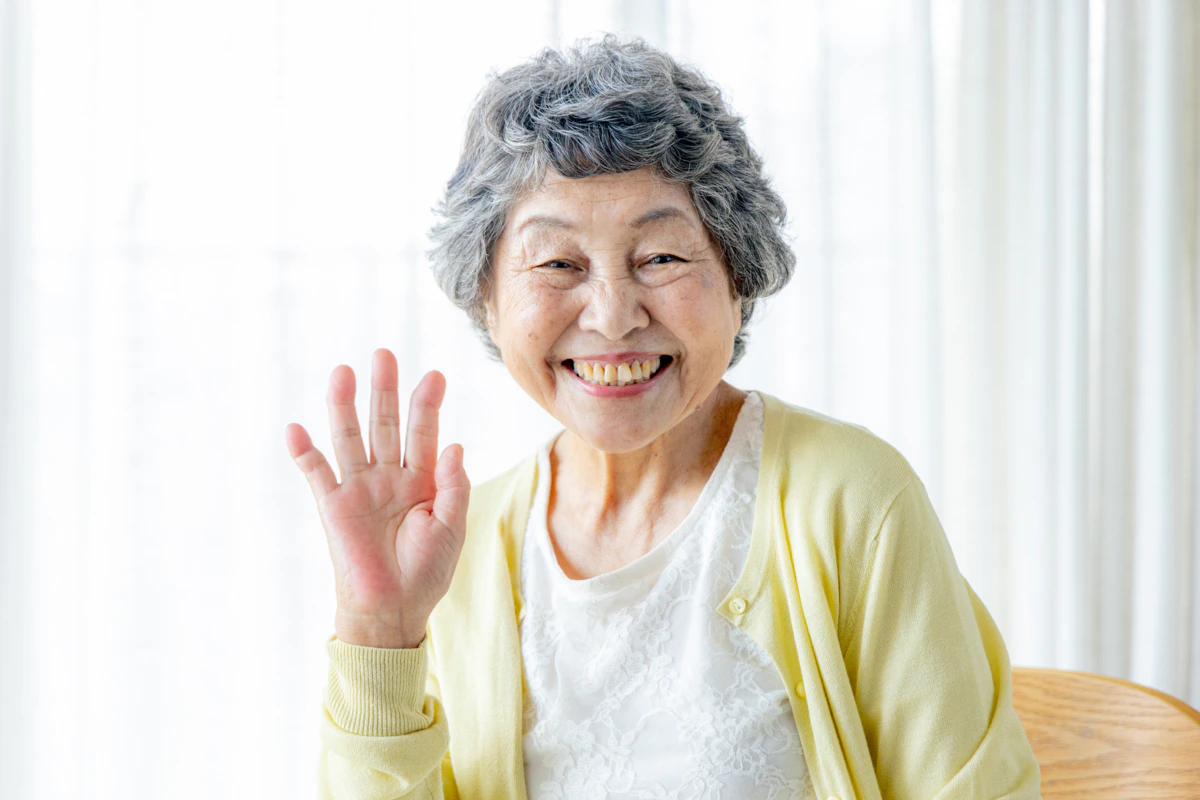 祖母　顔　アップ　笑顔