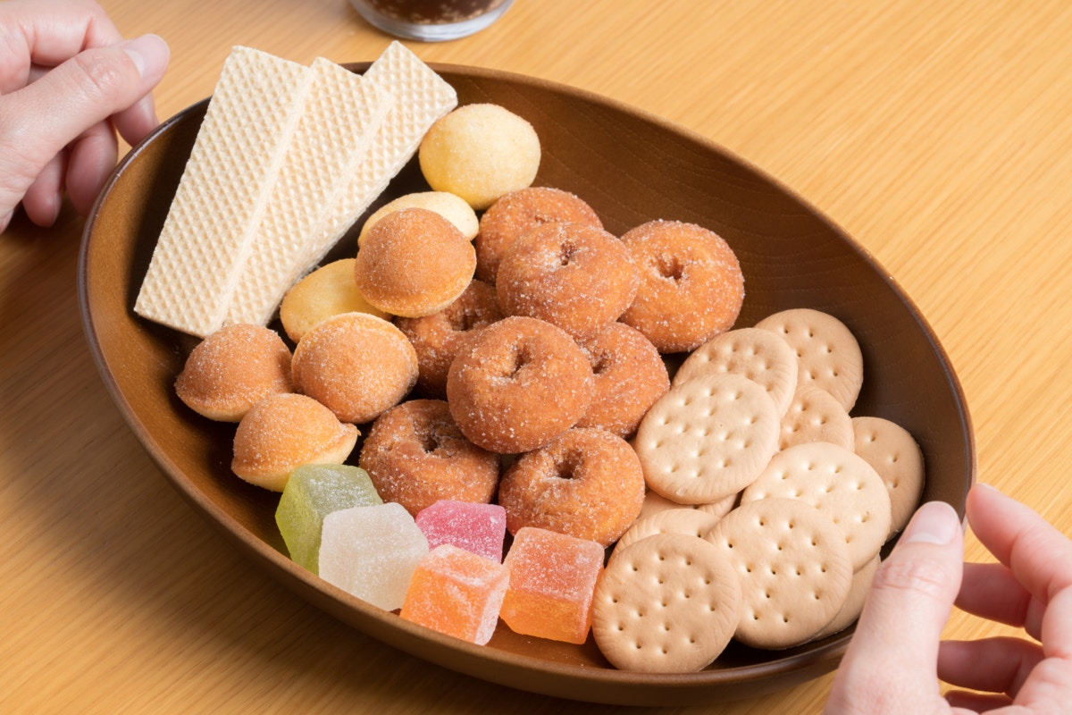 テーブル　お菓子　たくさん