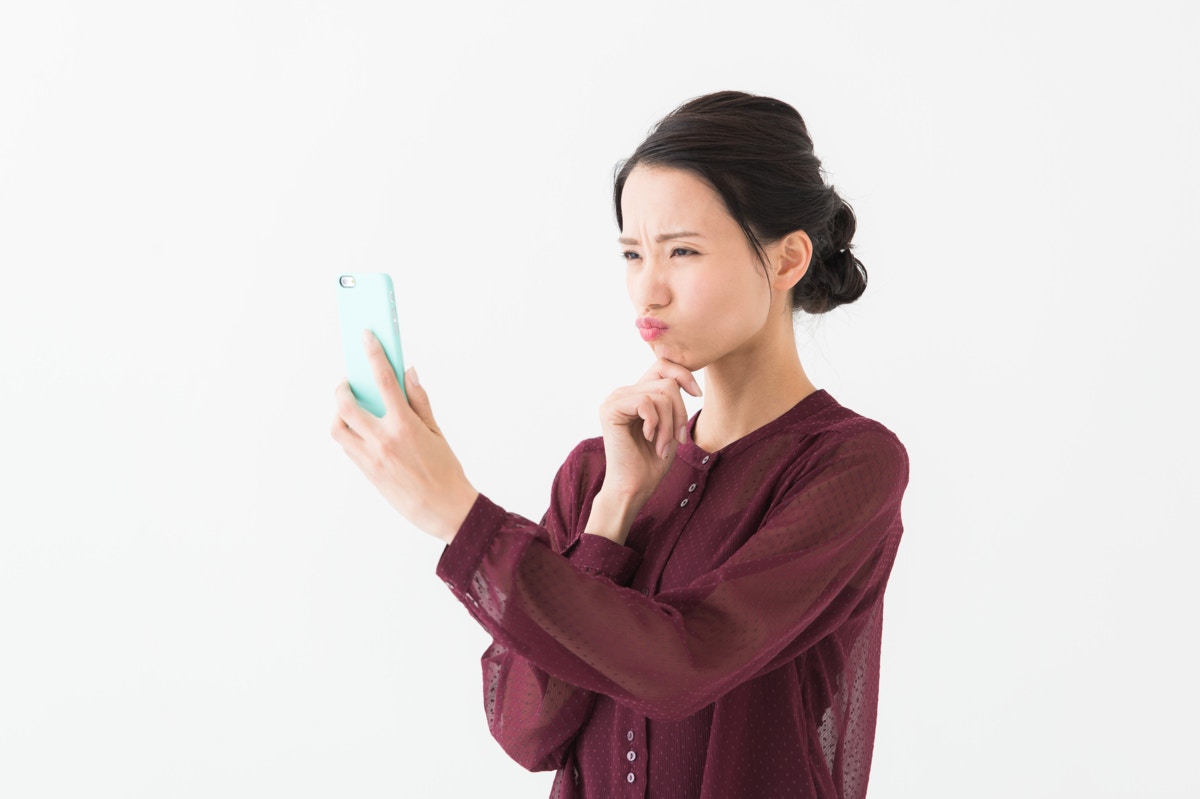 スマホ　ムカムカ　女性