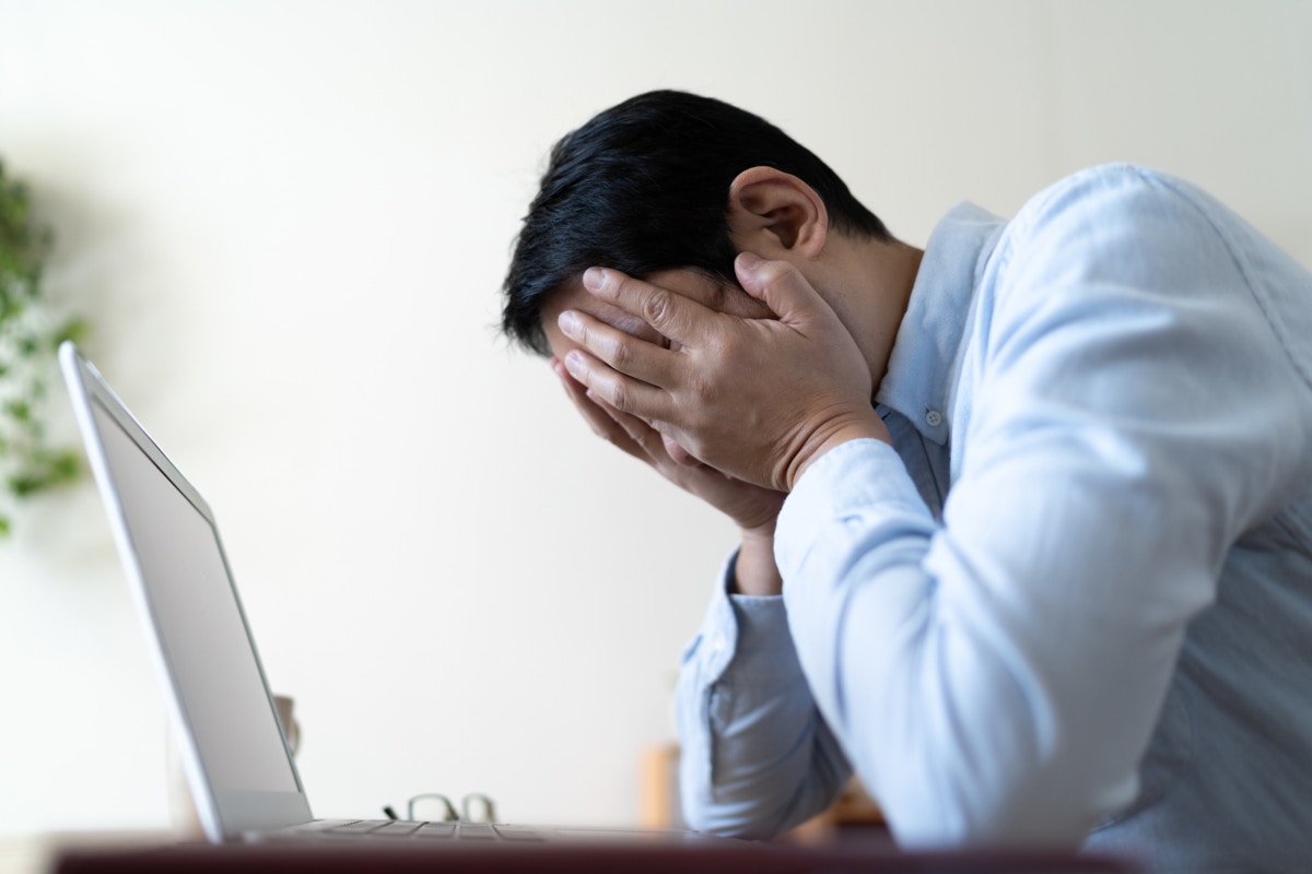 パソコン　ショック　男性
