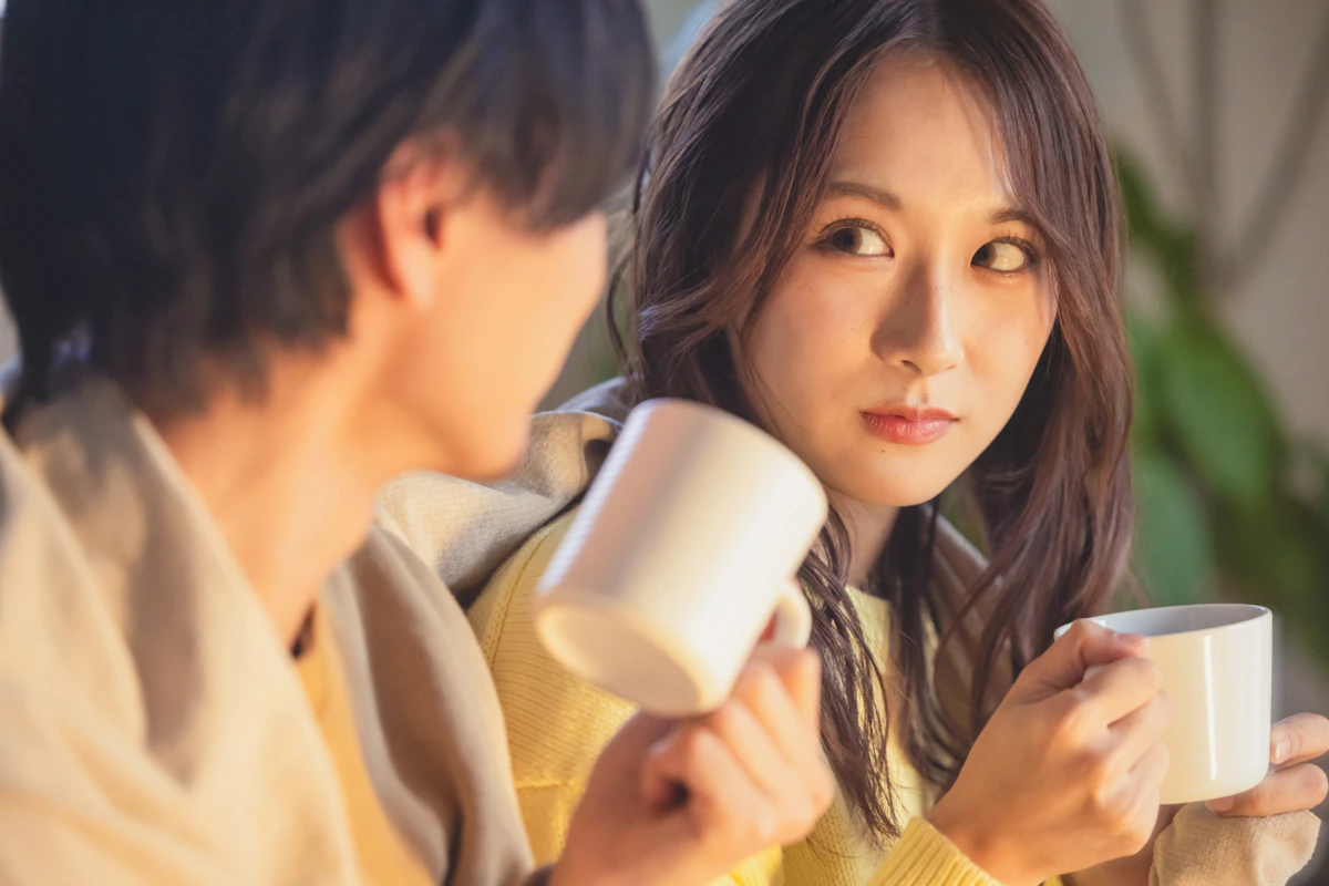 　会話　夫婦　夜　真剣