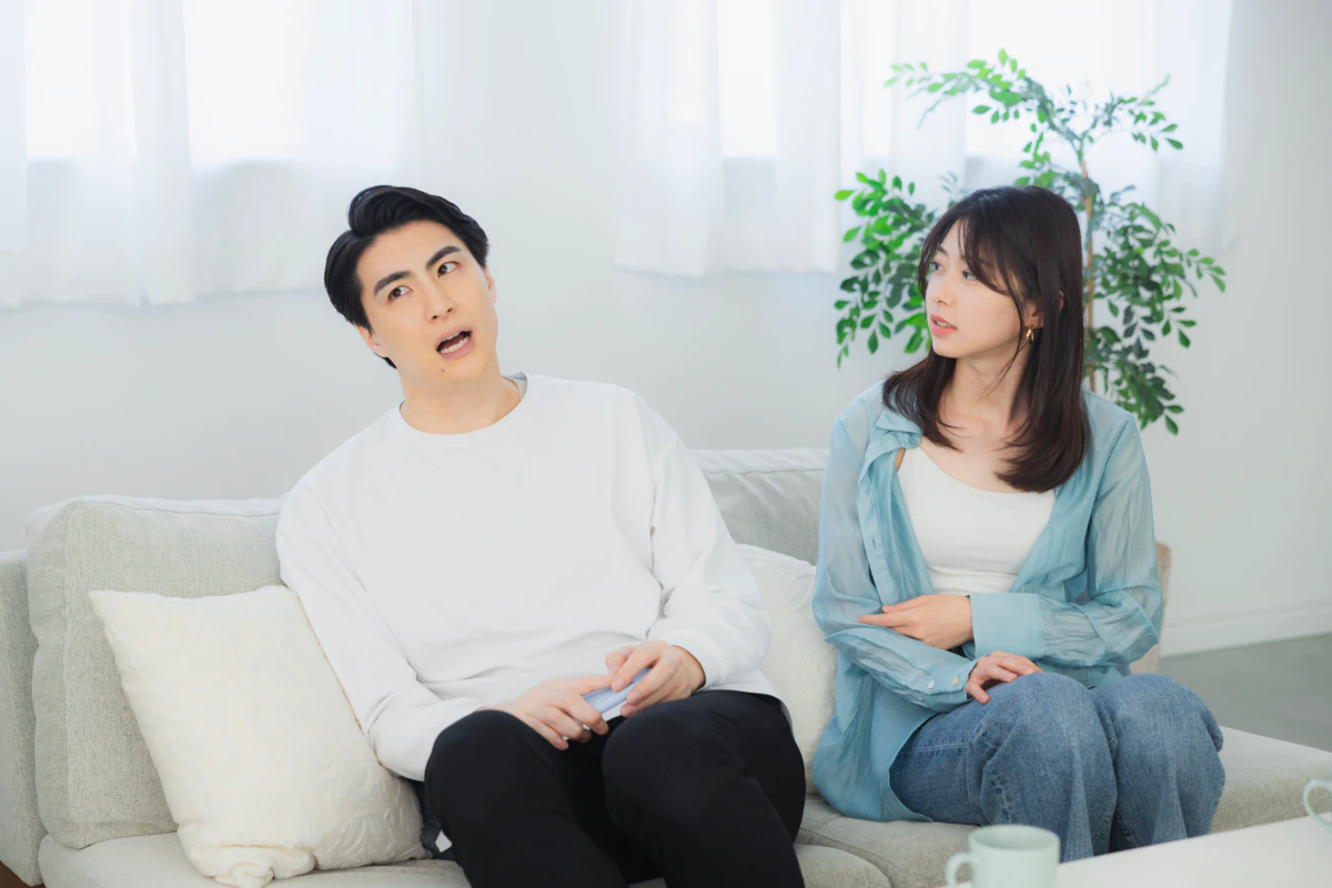 男　女　自宅　話す　トラブル