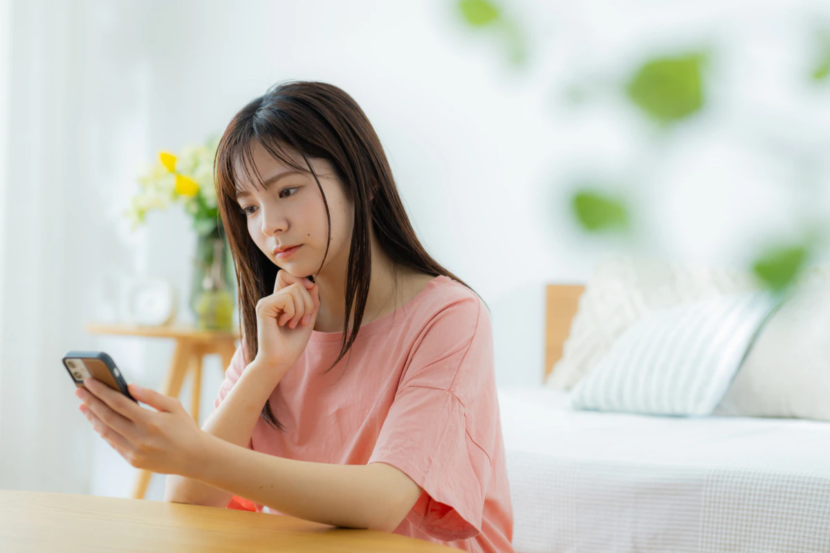 スマホ　ショック　女性　写真