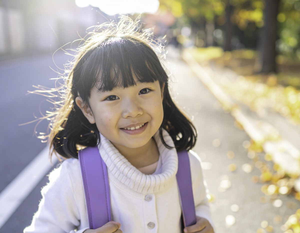 下校　小学生　低学年　一人　