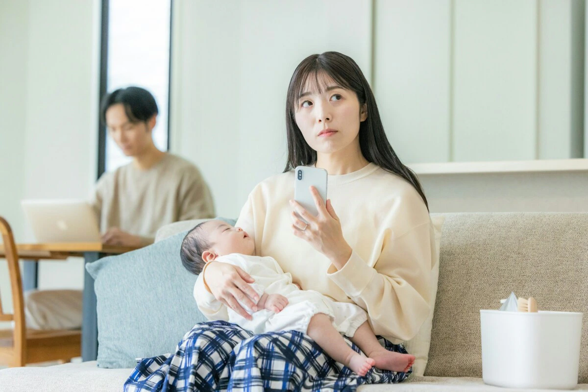 スマホ　家　ママ　子ども