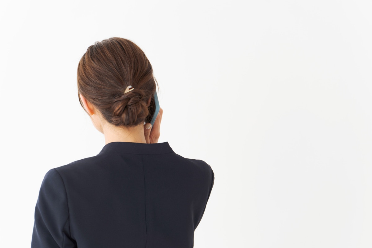 通話　スマホ　後ろ