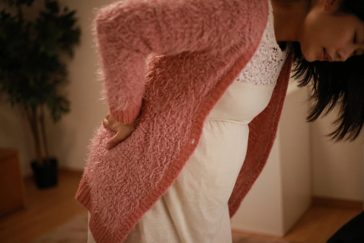 妊婦　夜　女性　苦しい